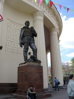 Реклама в московском метрополитене-в вагонах метро и вестибюлях
